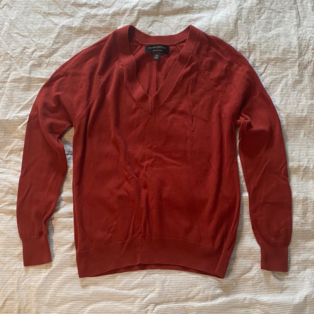 Banana Republic V-Neck Sweater in Burnt Orange